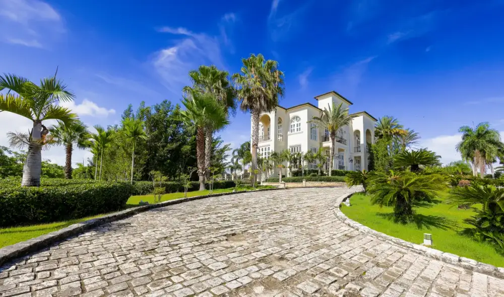 Galeria Babula Shots con propiedades y contenido Airbnb
